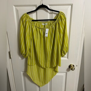 New York & Comp. Green Hi-Low hem Medium blouse NWT